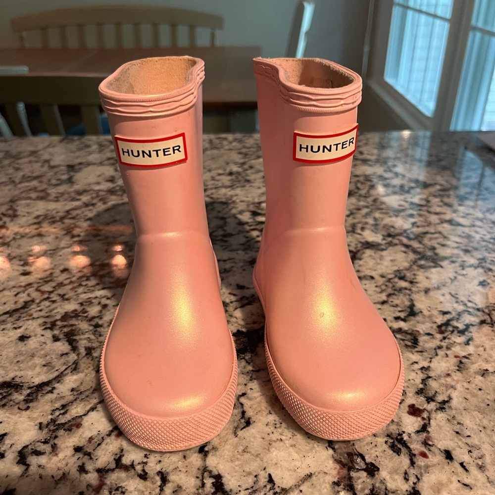 Size 6 light pink hunter boots